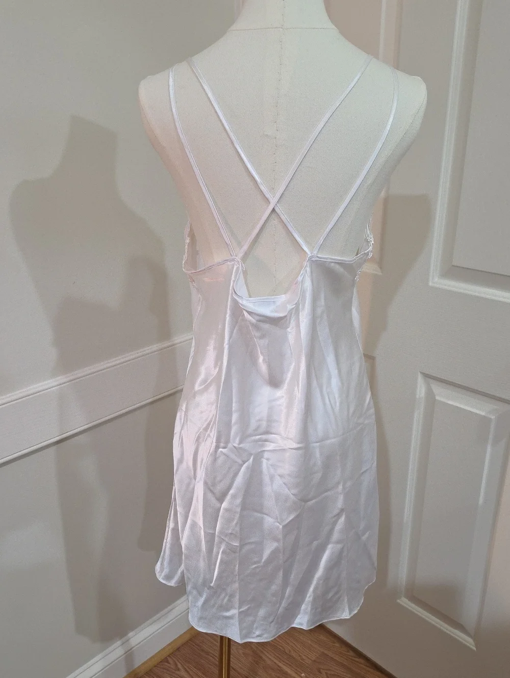 Vintage Dentelle White Liquid Satin & Venice Lace Pearl Chemise Nightie - Size L